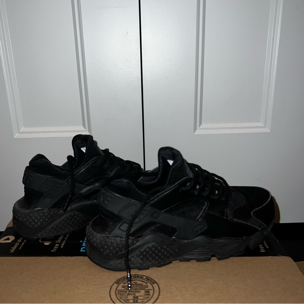 All black Nike Huarache in size 7 womens.